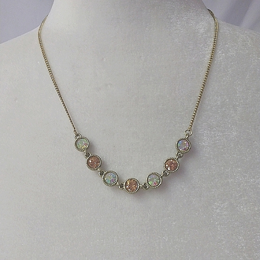 Peach and clear glass stone, gold tone necklace. EUC